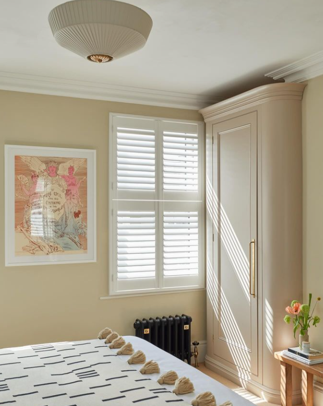 Blissful neutral bedroom by @amystoddartstudio