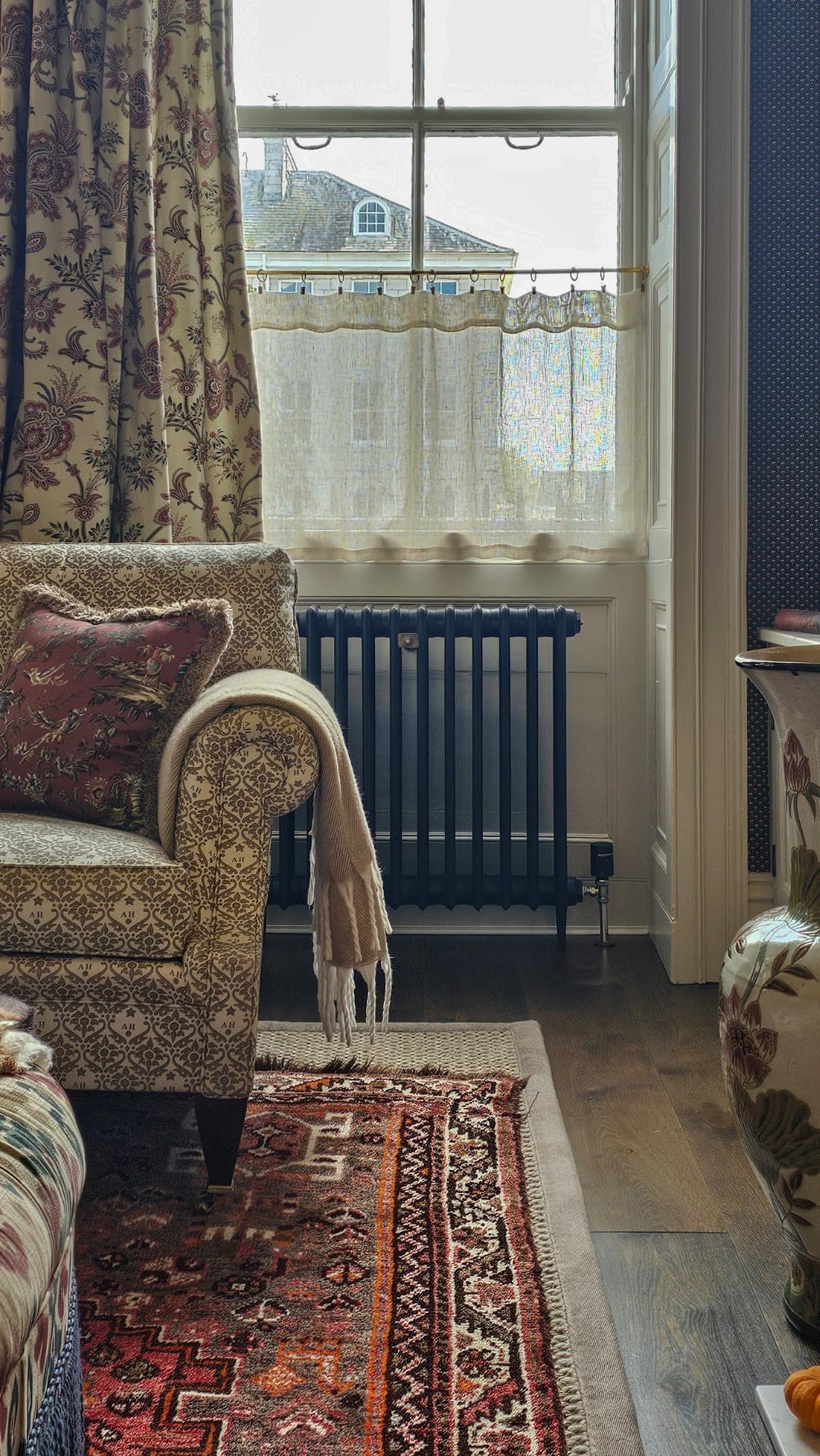 Man with a Hammer - Admirals House - traditional Victorian 4 column cast iron radiator