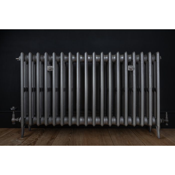 Traditional Victorian 4 Column 660mm Cast Iron Radiator 18 Sections GM w/ Gun Metal Accessories (CDC-660-18-GMGM-BUND)